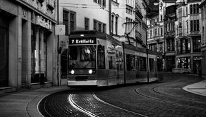 Превью обои трамвай, улица, город, черно-белый