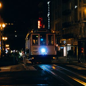 Превью обои трамвай, улица, огни, ночь