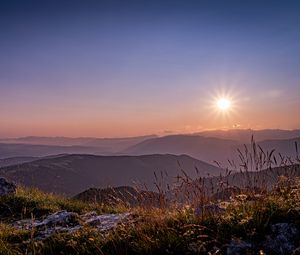 Превью обои трава, камни, горы, холмы, солнце, пейзаж