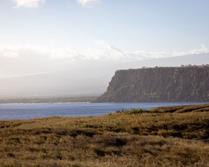 Превью обои трава, море, склон, гора, природа, облака