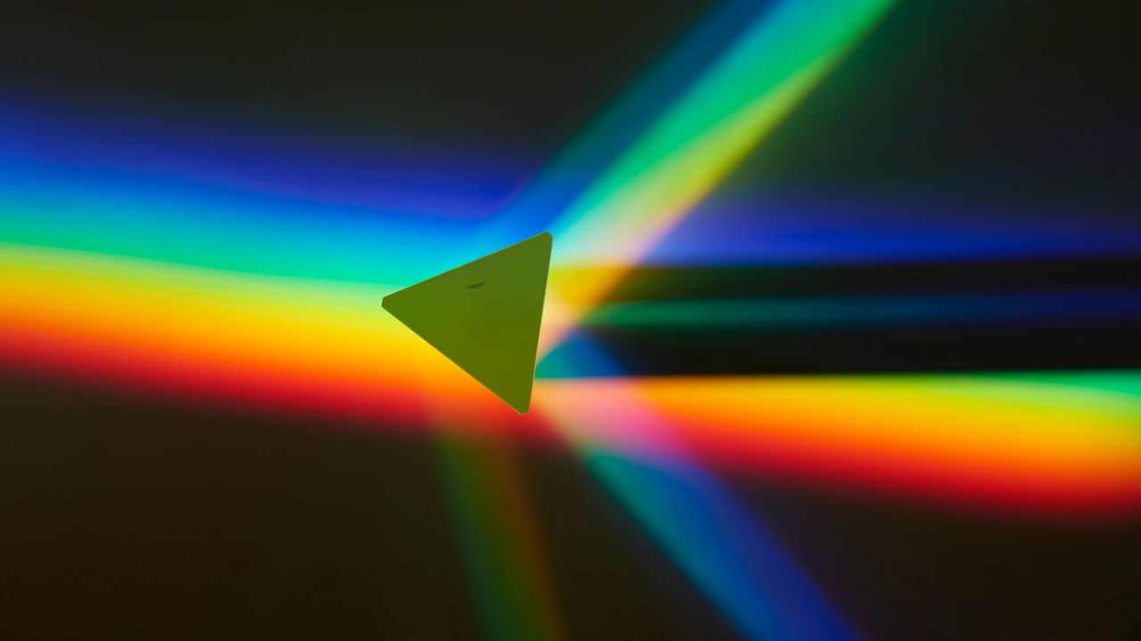 Обои треугольник, фигура, радуга, разноцветный