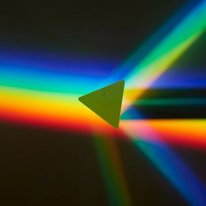 Превью обои треугольник, фигура, радуга, разноцветный