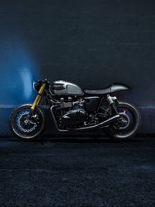 Превью обои triumph bonneville, мотоцикл, стена