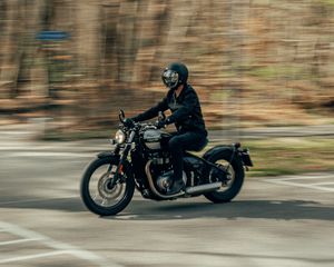 Превью обои triumph, мотоцикл, мотоциклист, шлем, искажение