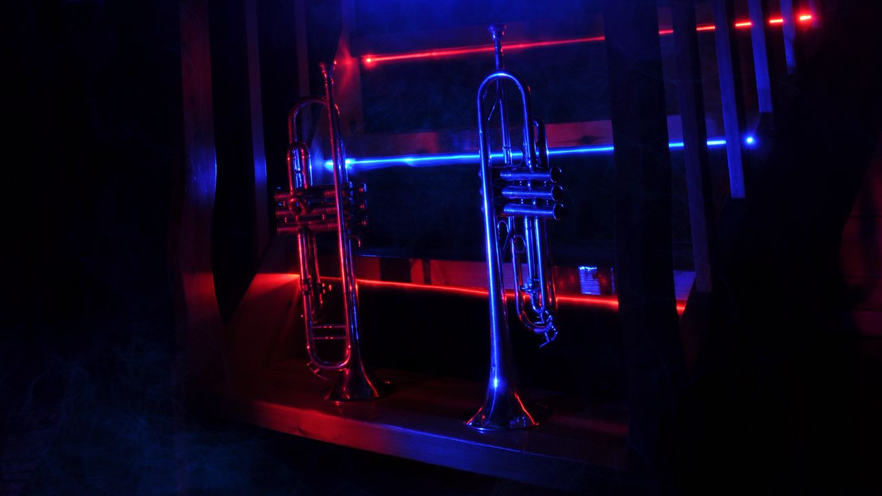 Обои труба, музыка, лестница, неон, подсветка, дым