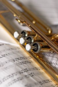 Превью обои труба, ноты, музыкальный инструмент, музыка