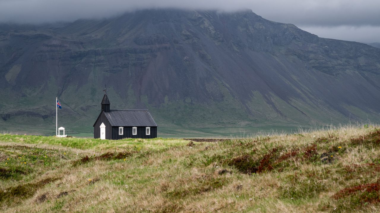 Обои церковь, гора, долина, флаг, природа, исландия