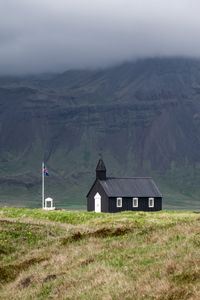 Превью обои церковь, гора, долина, флаг, природа, исландия