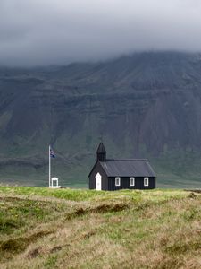 Превью обои церковь, гора, долина, флаг, природа, исландия