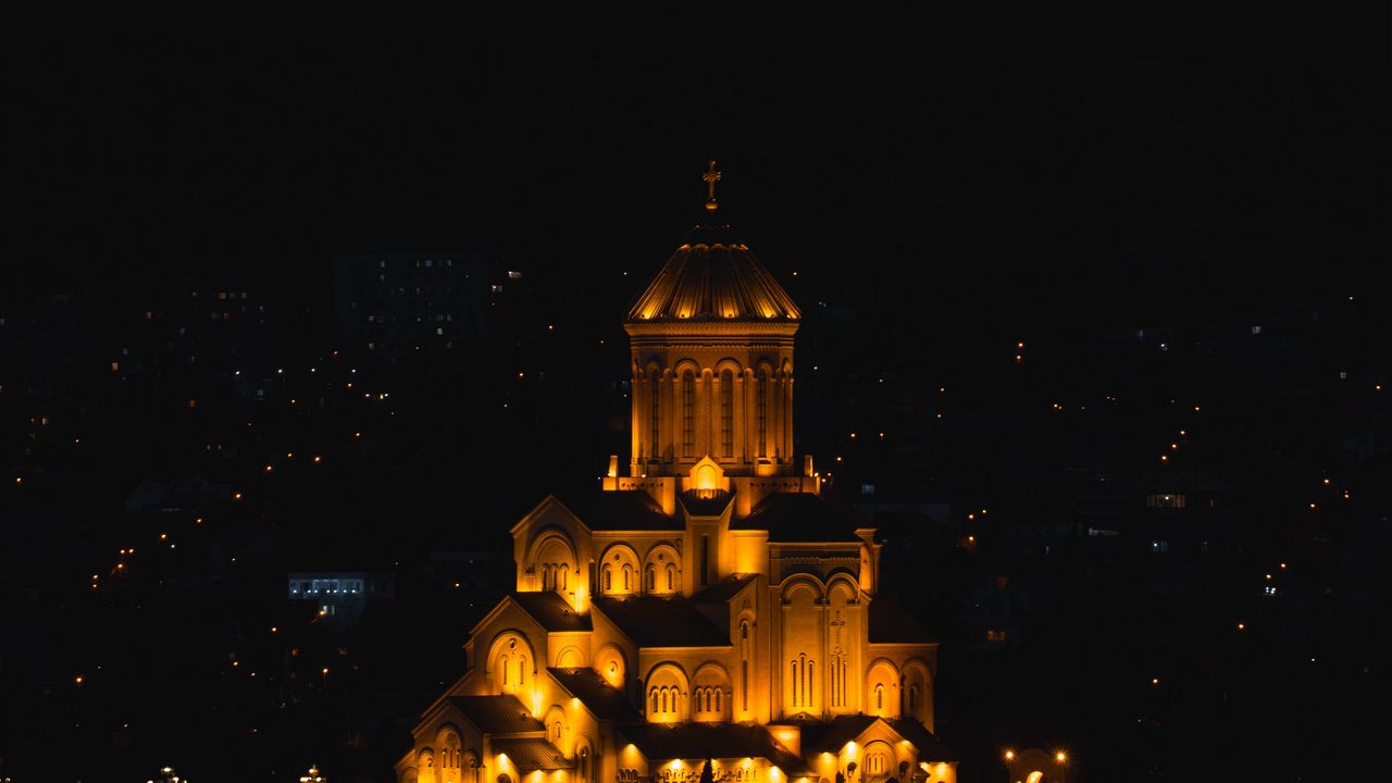 Обои церковь, храм, архитектура, ночной город, ночь
