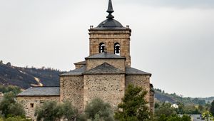 Превью обои церковь, здание, архитектура, деревья, испания