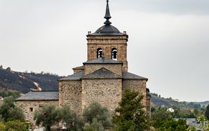 Превью обои церковь, здание, архитектура, деревья, испания