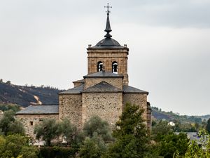 Превью обои церковь, здание, архитектура, деревья, испания