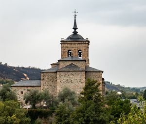 Превью обои церковь, здание, архитектура, деревья, испания