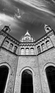 Превью обои церковь, здание, архитектура, облака, небо, чб