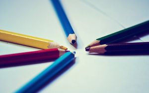 Превью обои цветные карандаши, бумага, красочный