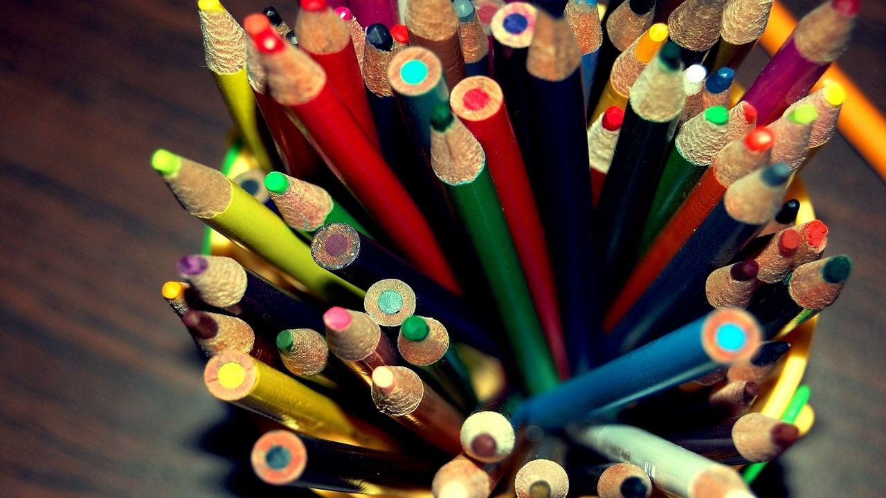 Обои цветные карандаши, набор, стакан, художество