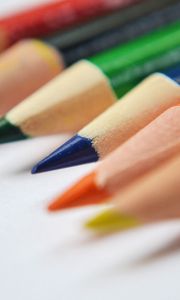 Превью обои цветные карандаши, острие, радужные