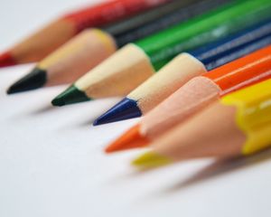 Превью обои цветные карандаши, острие, радужные