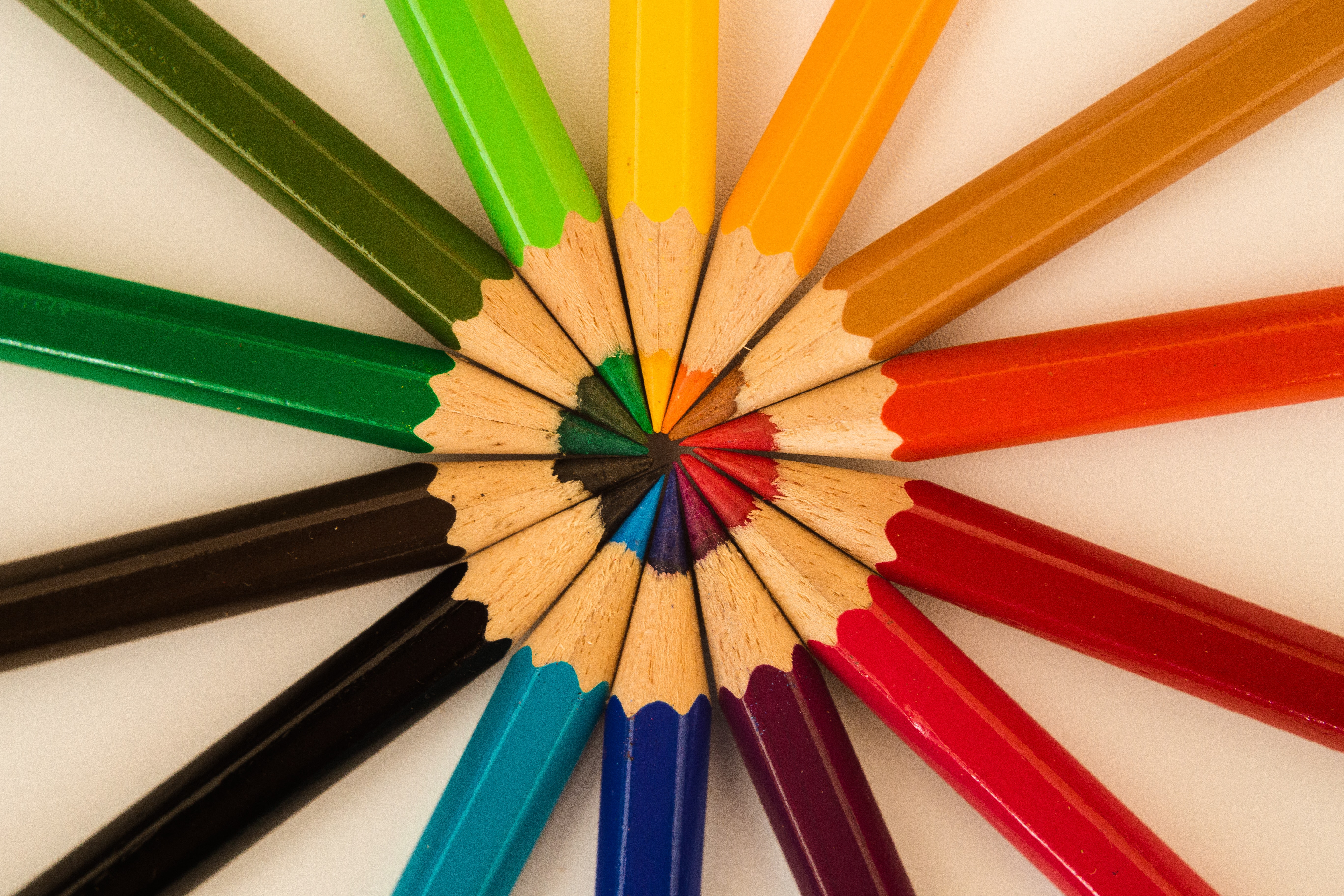 Разноцветные круги карандашом