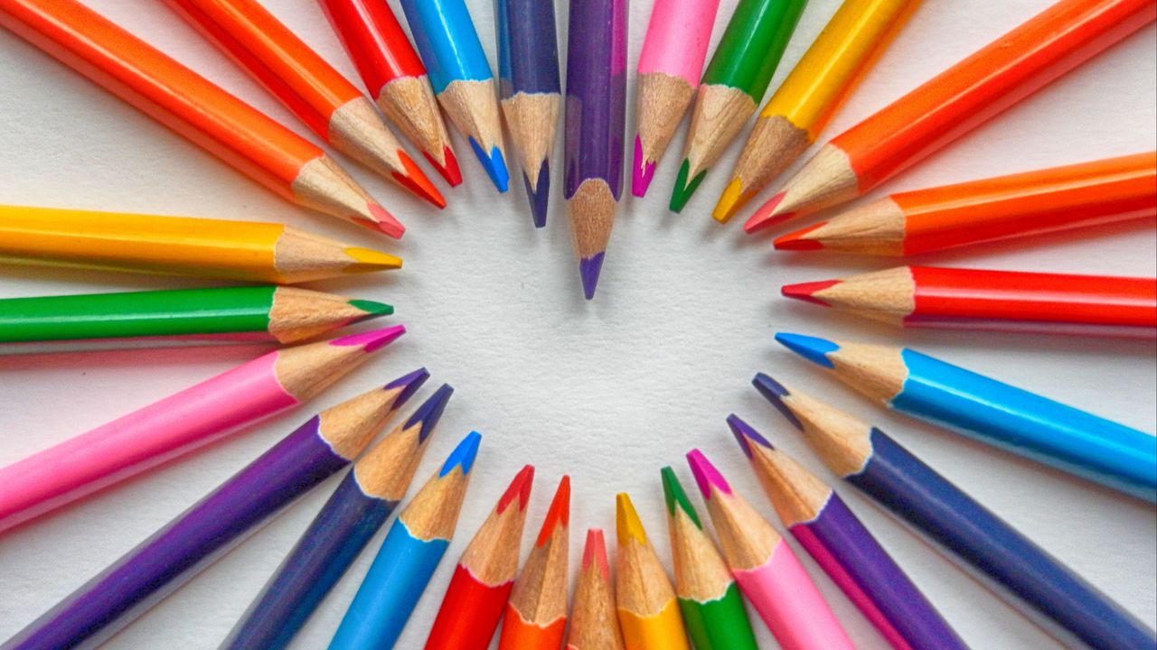Обои цветные карандаши, точеные, набор, сердце