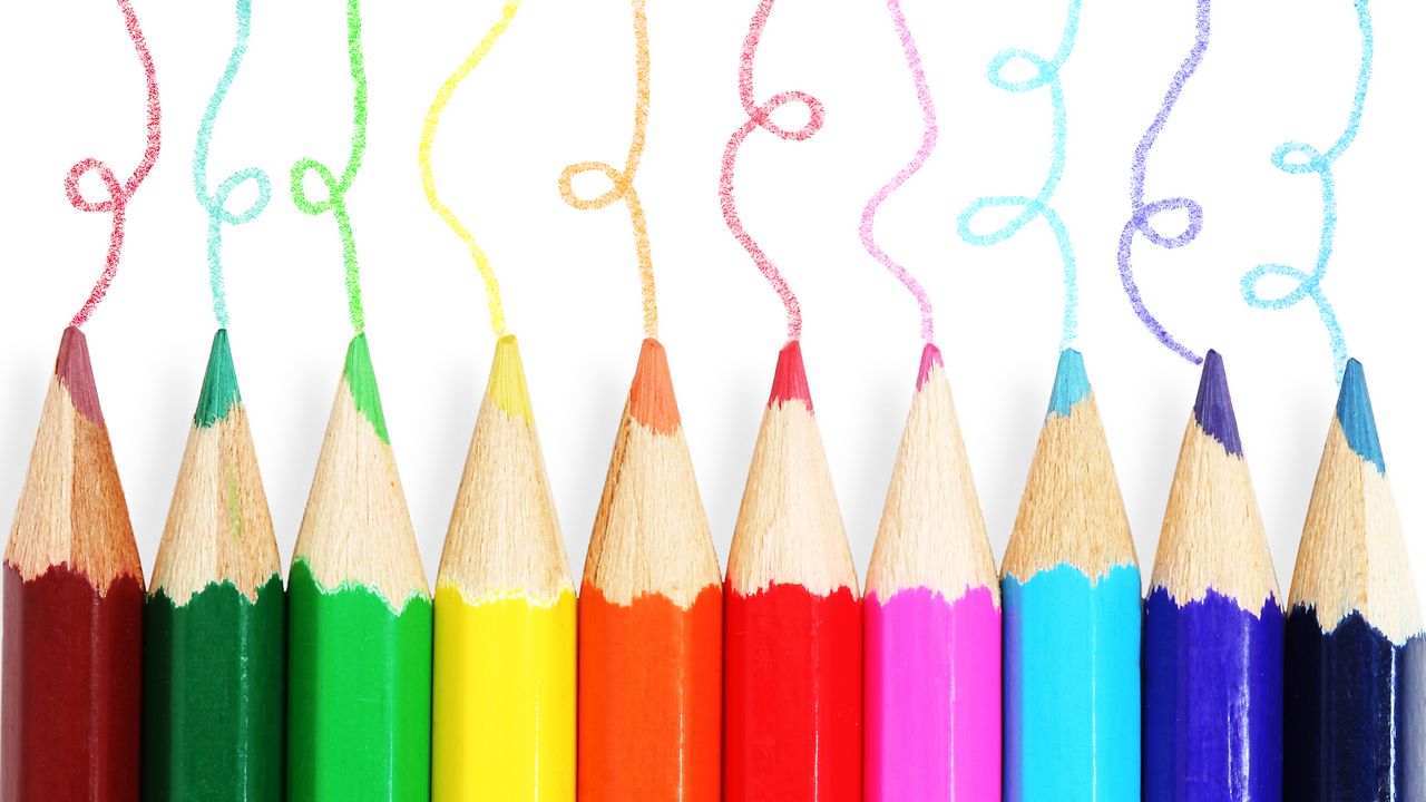 Обои цветные карандаши, цвета, краски, белый фон