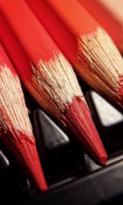 Превью обои цветные карандаши, заточенные, красный