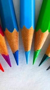 Превью обои цветные карандаши, заточенные, острие, радужный