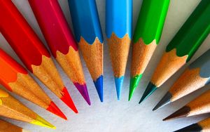 Превью обои цветные карандаши, заточенные, острие, радужный