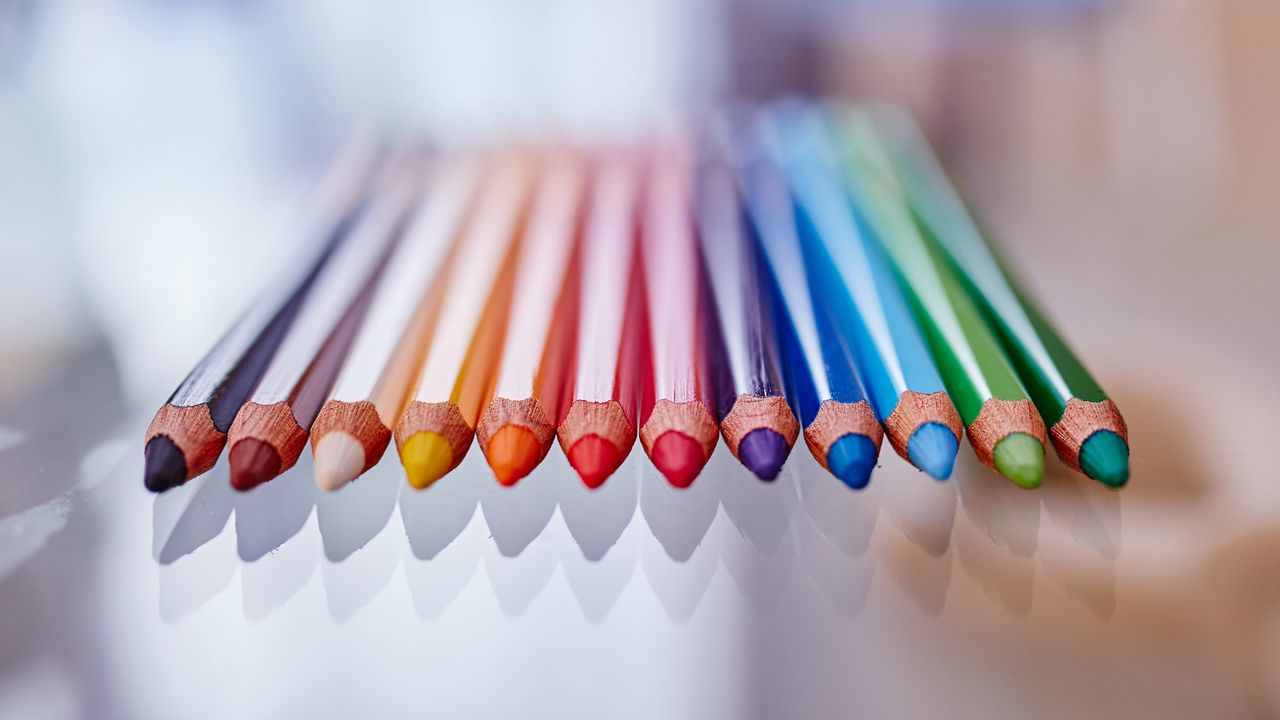 Обои цветные карандаши, заточенные, разноцветный