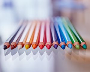 Превью обои цветные карандаши, заточенные, разноцветный
