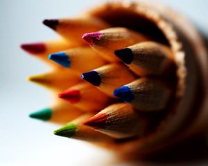 Превью обои цветные карандаши, заточенные, рисование