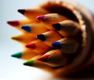 Превью обои цветные карандаши, заточенные, рисование