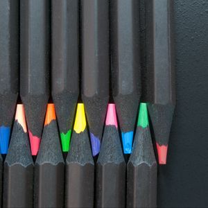 Превью обои цветные карандаши, заточенный, минимализм