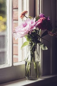 Превью обои цветы, букет, окно, ваза