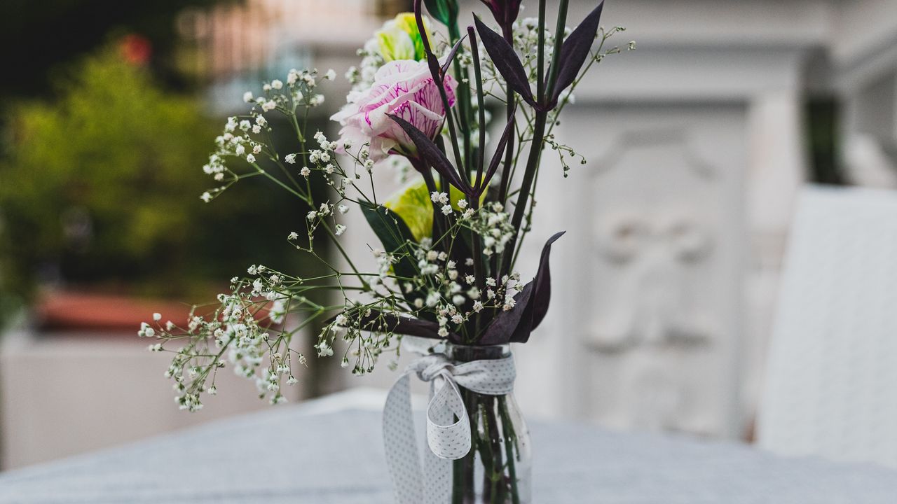 Обои цветы, букет, ваза, лента, декор
