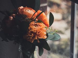 Превью обои цветы, букет, ваза, книга, окно