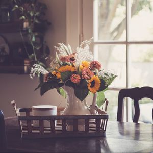 Превью обои цветы, букет, ваза, чашка, эстетика