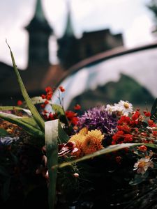 Превью обои цветы, букет, замок, размытие