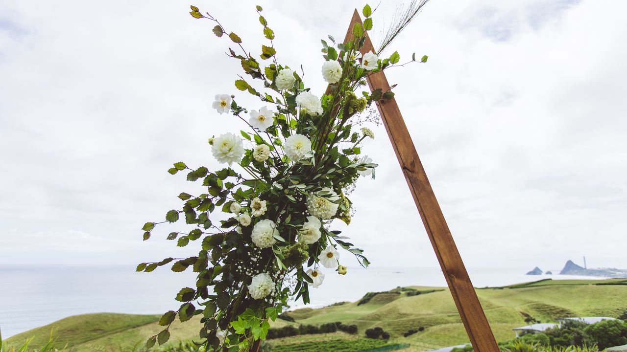 Обои цветы, листья, ветки, венок