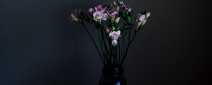 Превью обои цветы, ваза, темный, букет