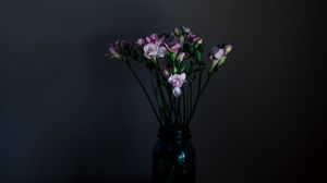 Превью обои цветы, ваза, темный, букет