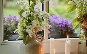 Превью обои цветы, вазы, свечи, окно, светлый