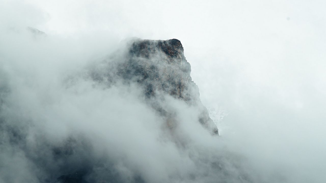 Обои туман, горы, вершина, скала