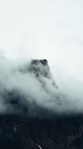 Превью обои туман, горы, вершина, скала