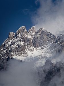 Превью обои туман, скалы, гора, снежный, снег