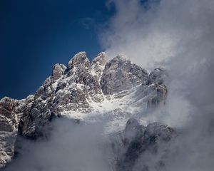 Превью обои туман, скалы, гора, снежный, снег