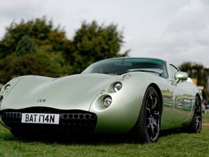 Превью обои tvr, автомобиль, зеленый