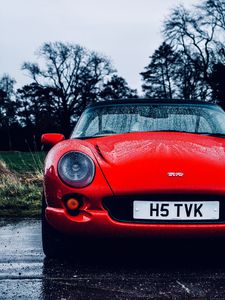 Превью обои tvr, машина, спорткар, красный, мокрый, вид спереди