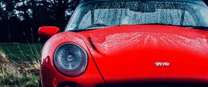 Превью обои tvr, машина, спорткар, красный, мокрый, вид спереди